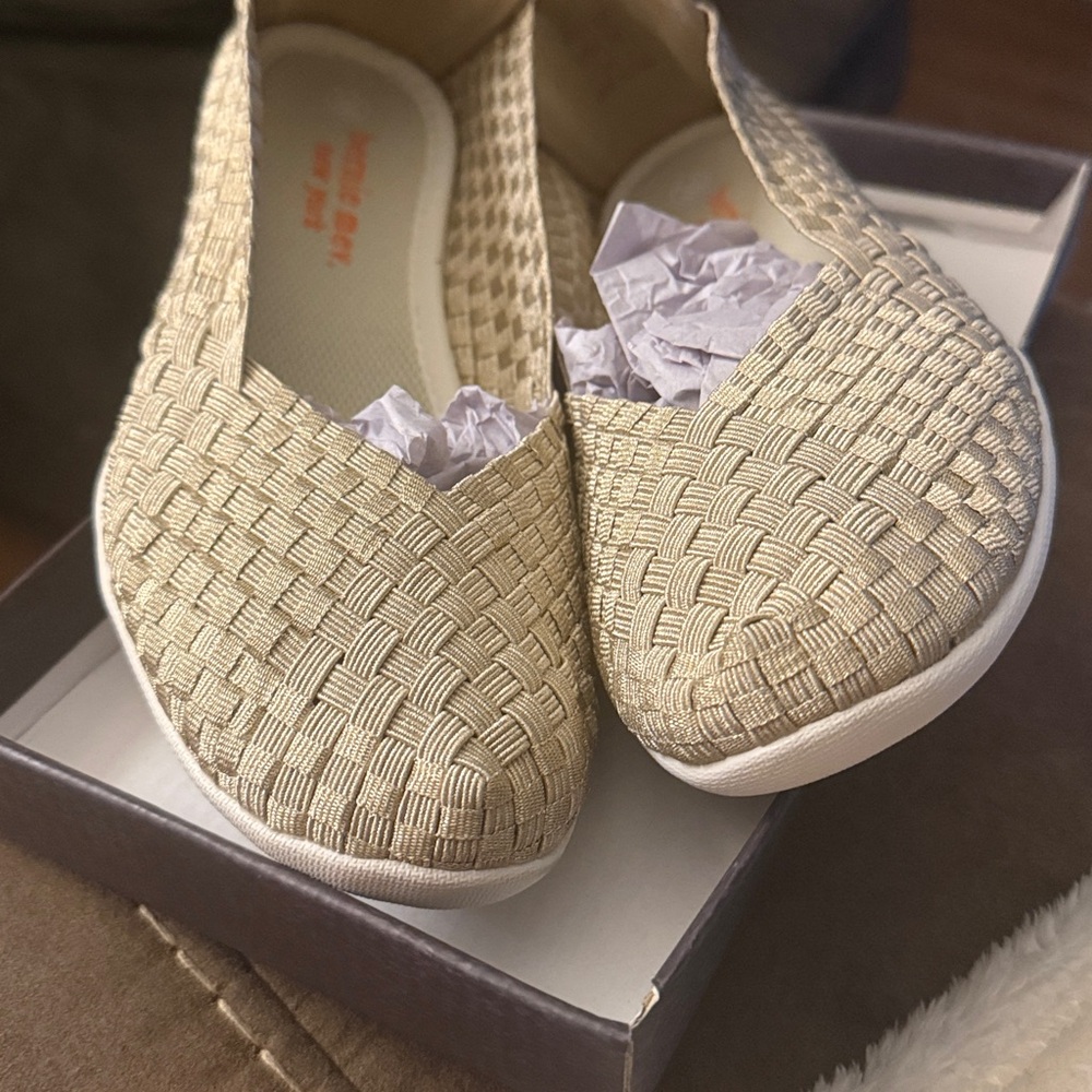 bernie mev. Women's Tan Woven Flats    style: catwalk - Picture 6 of 9